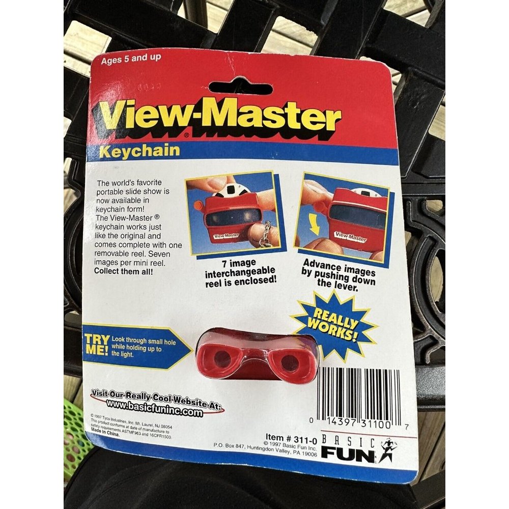 View Master Keychain  Basic Fun NEW - Picture 2 of 2